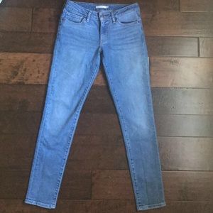 Women’s Levi’s 711 Mid-Rise Skinny Jeans Size 27